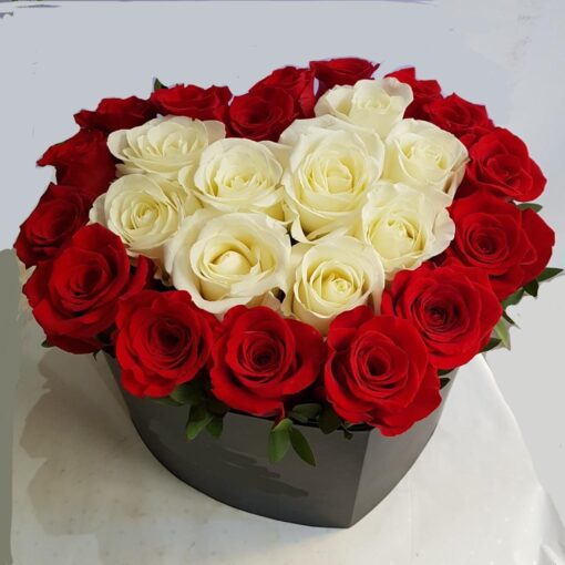 Love Box rose rosse e bianche scatola a cuore