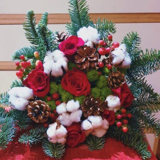 Bouquet natalizio con rose rosse